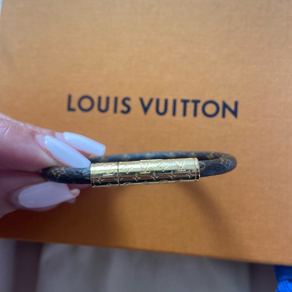 LV Confidential bracelet; Size 17